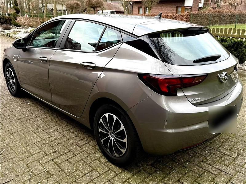 Gebraucht Opel Astra Edition 105 PS (77 kW) 2016 Grau Kleinwagen