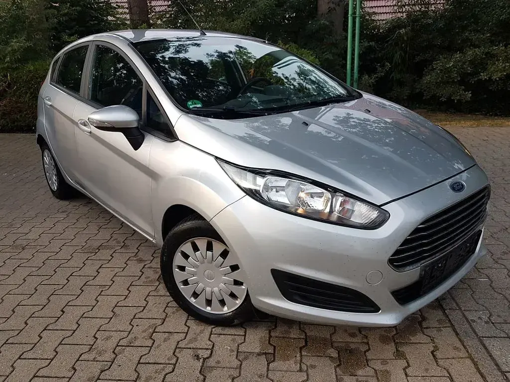 Gebraucht Ford Fiesta Trend 95 PS (69 kW) 2014 Silber Kleinwagen