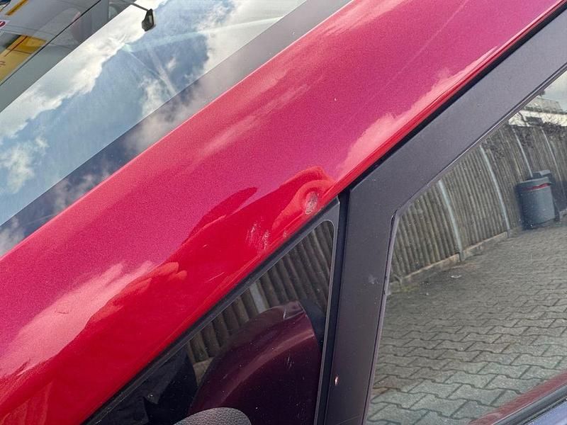 Gebraucht Kia Rio DREAM-TEAM Edition 86 PS (63 kW) 2013 Rot Limousine