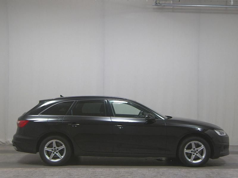 Schwarz Gebraucht 2022 Audi A4 Basis Kombi | 19.480 € (Guter Preis) - Bild 1/4