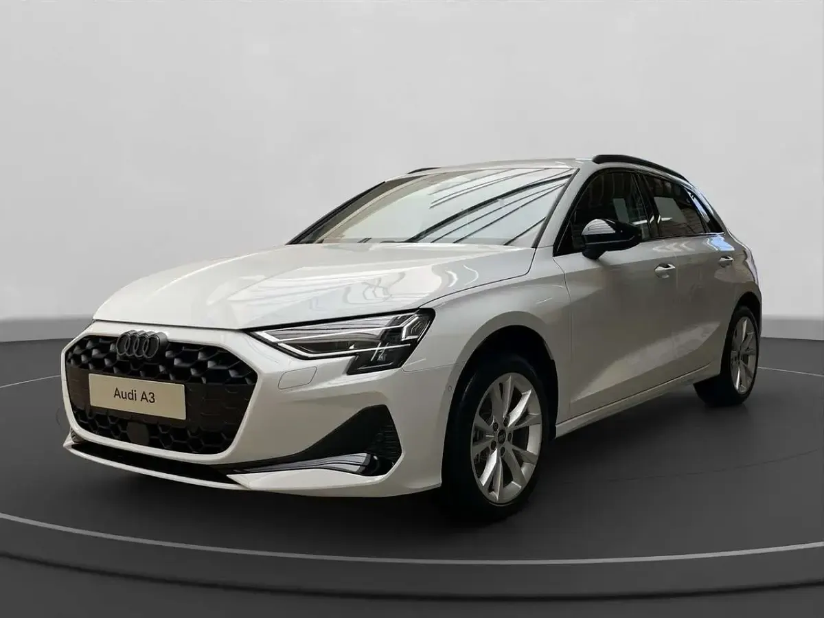 Gebraucht Audi A3 Advanced 204 PS (150 kW) 2026 Gletscherweiss metallic Limousine