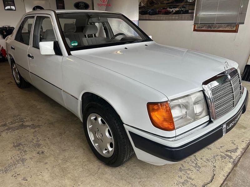 Gebraucht Mercedes E230 132 PS (97 kW) 1990 Weiß Limousine