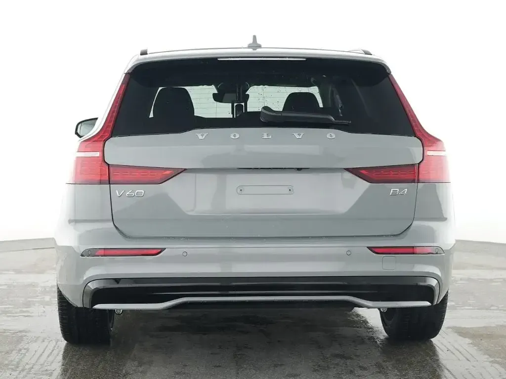 Gebraucht Volvo V60 Plus 197 PS (144 kW) 2026 Grau Kombi