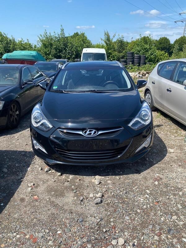 Schwarz Gebraucht 2013 Hyundai i40 Kombi | 7.500 € (Fairer Preis) - Bild 1/4