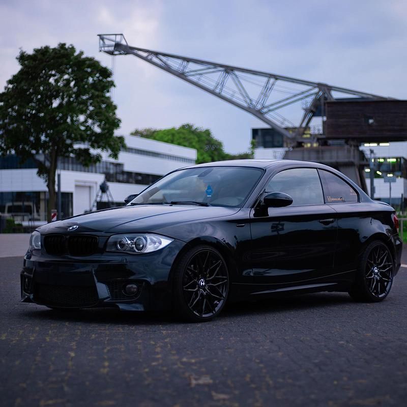 Schwarz Gebraucht 2009 BMW 125 Coupé Comfort Edition Coupé | 11.999 € (Teuer) - Bild 1/4