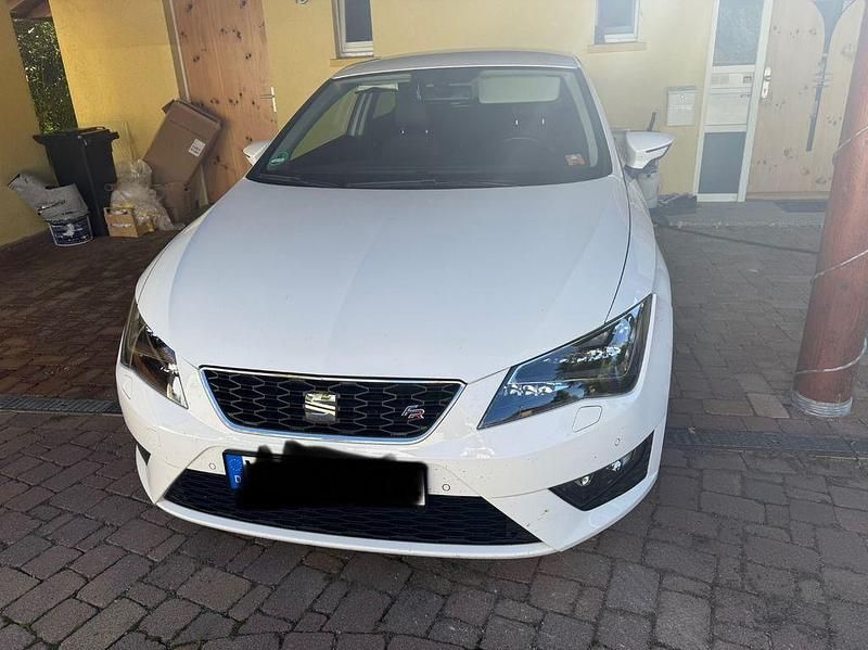 Weiß Gebraucht 2013 Seat Leon SC FR Kleinwagen | 8.500 € (Fairer Preis) - Bild 1/4