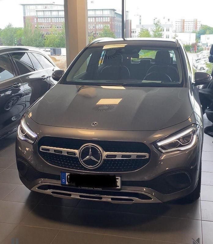 Grau Gebraucht 2021 Mercedes GLA250 SUV | 27.300 € (Superpreis) - Bild 1/4