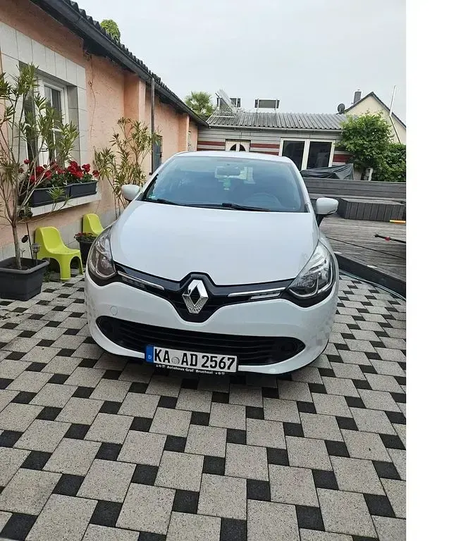 Gebraucht Renault Clio Dynamique 90 PS (66 kW) 2015 Weiß Limousine