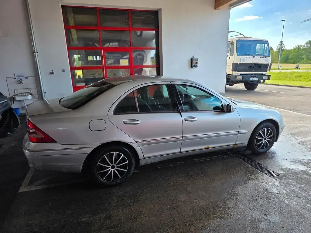 Gebraucht Mercedes C180 Elegance 129 PS (94 kW) 2001 Silber Limousine
