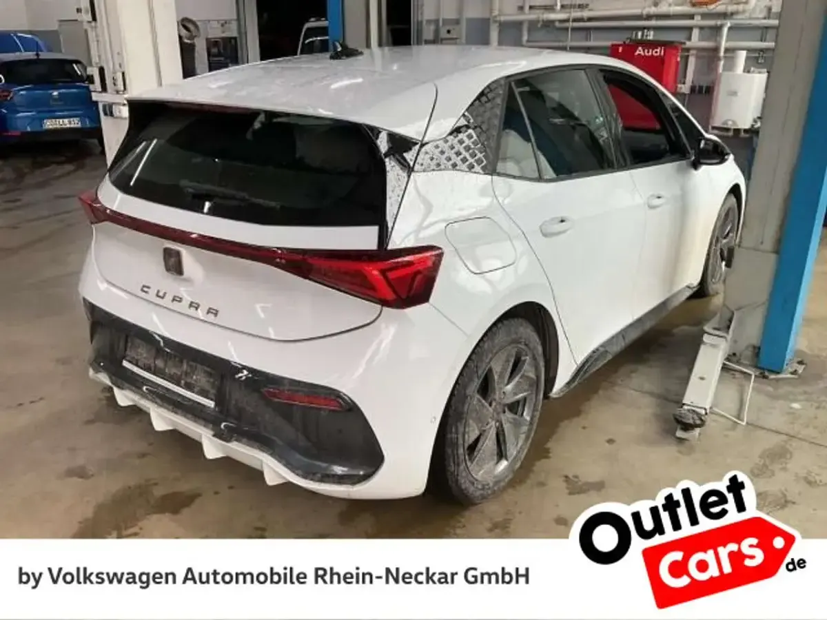 Second-hand Cupra Born 150 kW (204 CP) 2023 Alb Hatchback