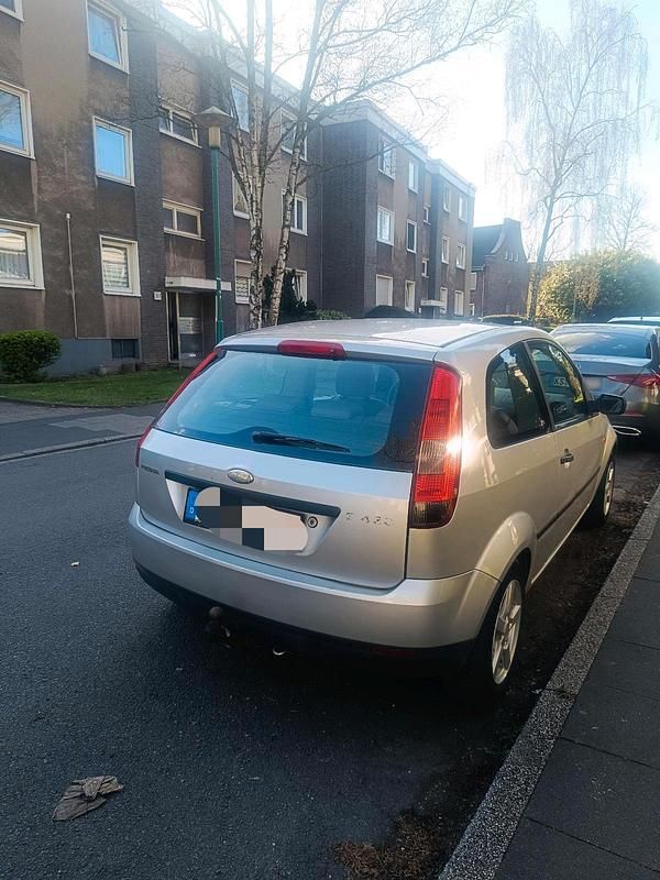 Gebraucht Ford Fiesta 80 PS (58 kW) 2003 Grau Kleinwagen