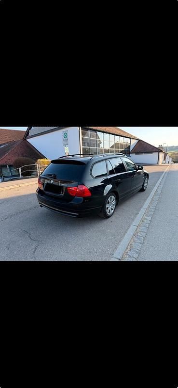 Second-hand BMW 318 143 CP (105 kW) 2009 Negru Break