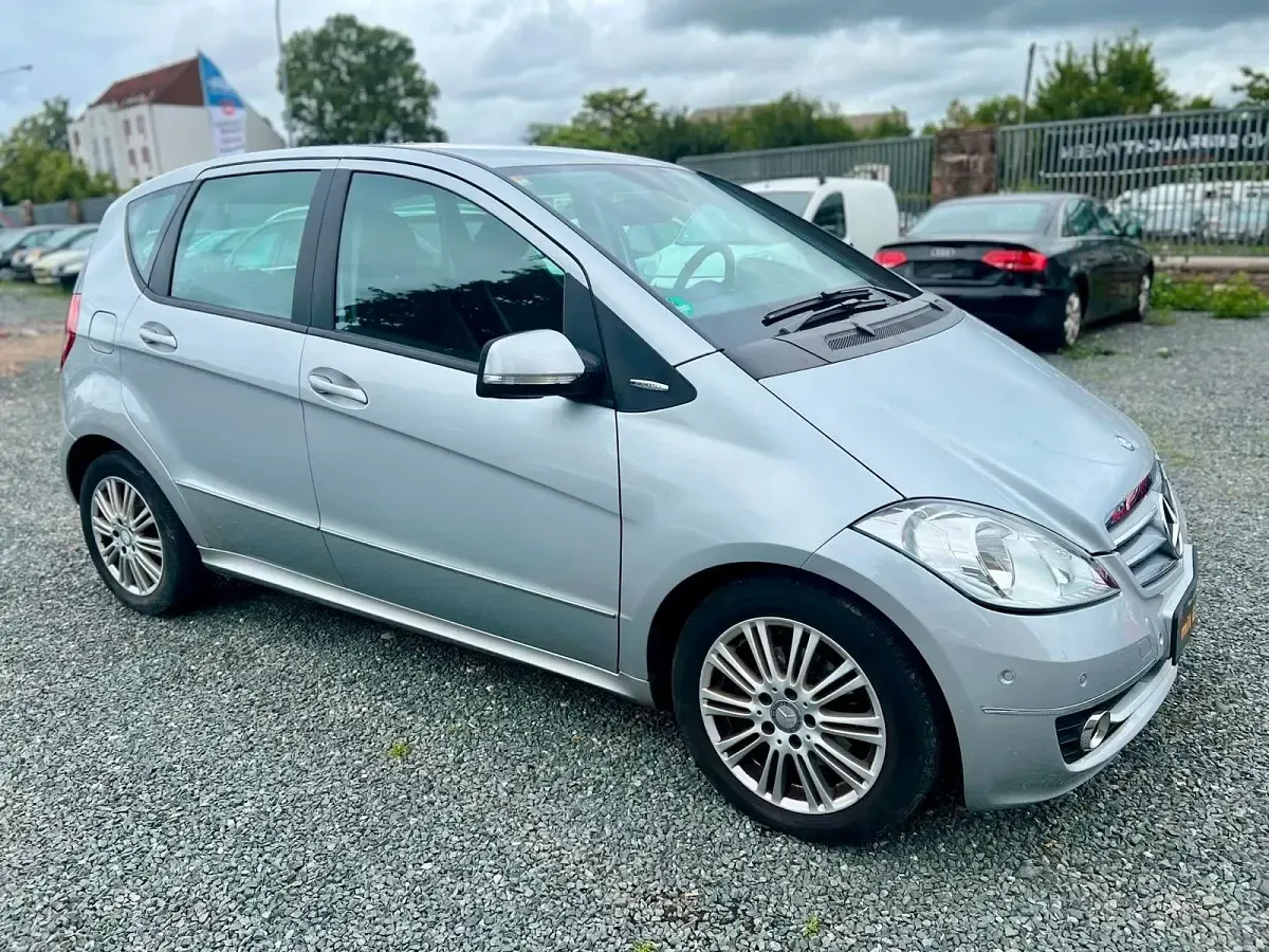 Gebraucht Mercedes A180 116 PS (85 kW) 2011 Silber Kleinwagen