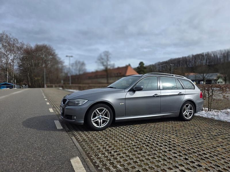 Gebraucht BMW 320 120 PS (88 kW) 2010 Silber Kombi