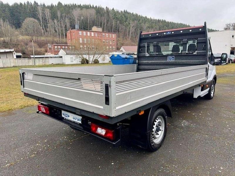 Gebraucht Ford Transit Basis 131 PS (96 kW) 2021 Frostweiß Van / Kleinbus