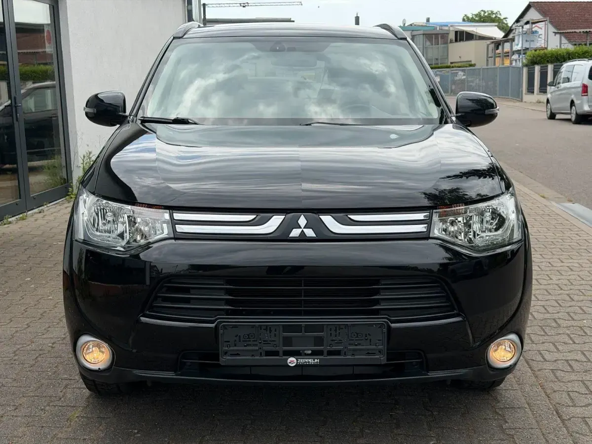 Gebraucht Mitsubishi Outlander Invite 150 PS (110 kW) 2014 Schwarz SUV