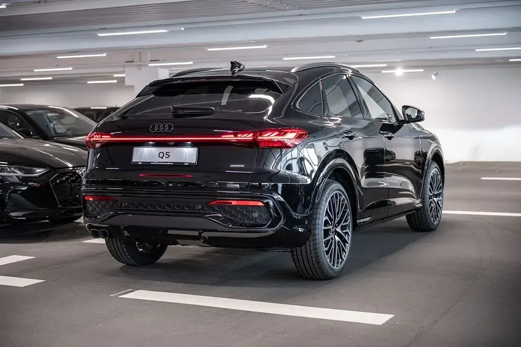 Neu Audi Q5 Sportback Sport 204 PS (150 kW) 2026 Schwarz SUV