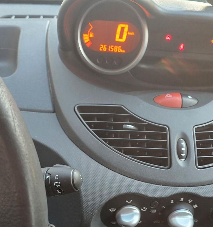 Gebraucht Renault Twingo Liberty 75 PS (55 kW) 2012 Weiß Kleinwagen