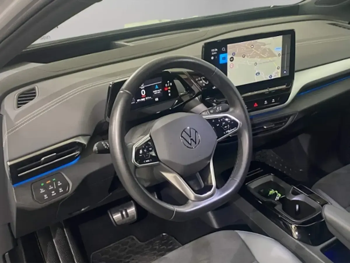 Gebraucht VW ID.5 Pro Performance 150 kW (204 PS) 2023 Gletscherweiß metallic/schwarz (metallic) SUV