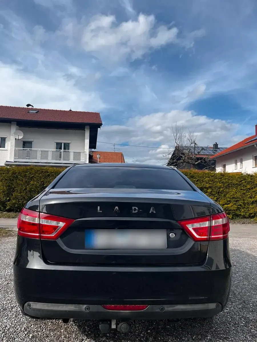 Gebraucht Lada Vesta 106 PS (77 kW) 2017 Limousine
