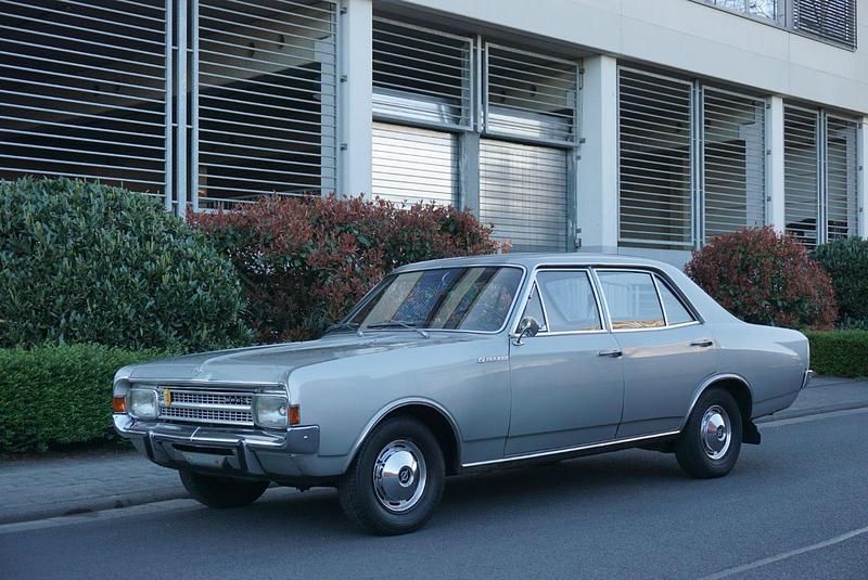 Silber Gebraucht 1968 Opel Rekord Limousine | 9.900 € - Bild 1/4