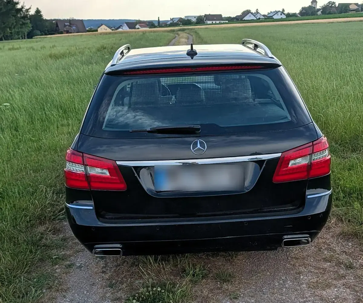 Gebraucht Mercedes E220 Avantgarde 170 PS (125 kW) 2012 Schwarz Kombi