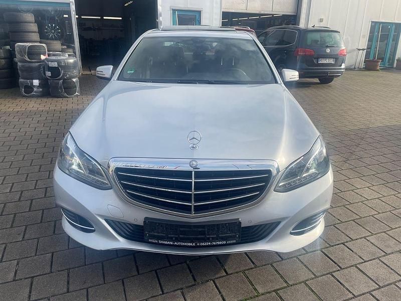 Silber Gebraucht 2013 Mercedes E200 Limousine | 15.700 € (Guter Preis) - Bild 1/4