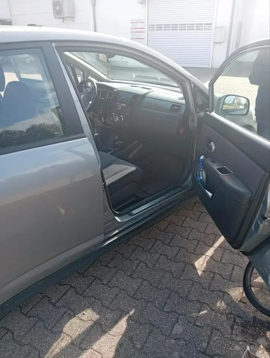 Gebraucht Nissan Tiida 2008 Silber Kleinwagen