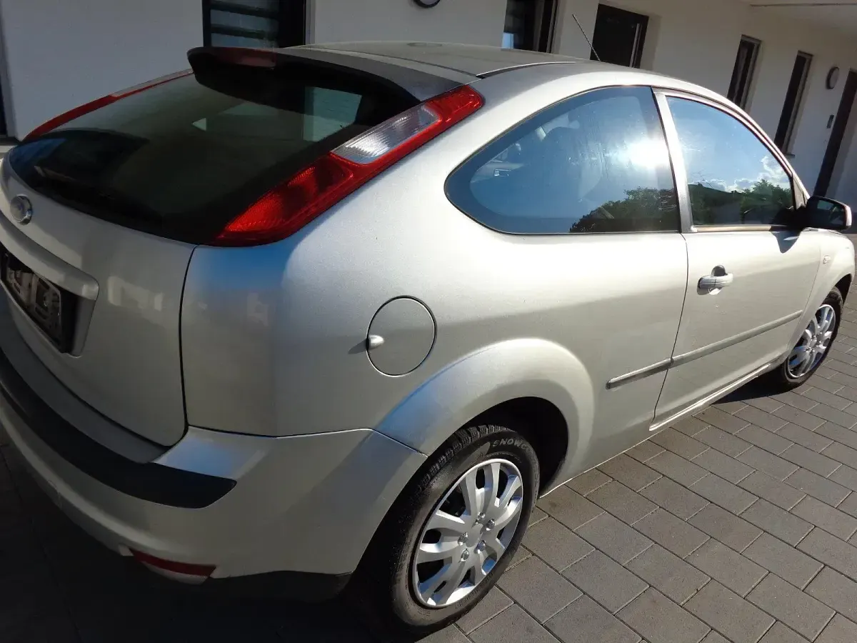 Gebraucht Ford Focus 100 PS (73 kW) 2007 Silber Coupé