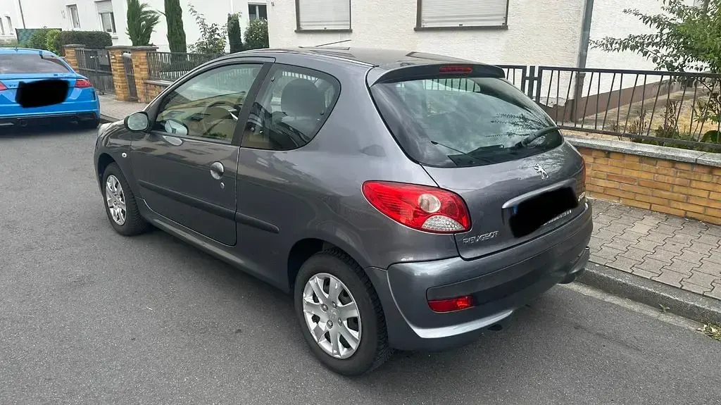Gebraucht Peugeot 206+ 60 PS (44 kW) 2010 Grau Kleinwagen