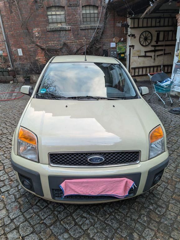 Grün Gebraucht 2009 Ford Fusion Style Limousine | 3.333 € (Etwas zu teuer) - Bild 1/4