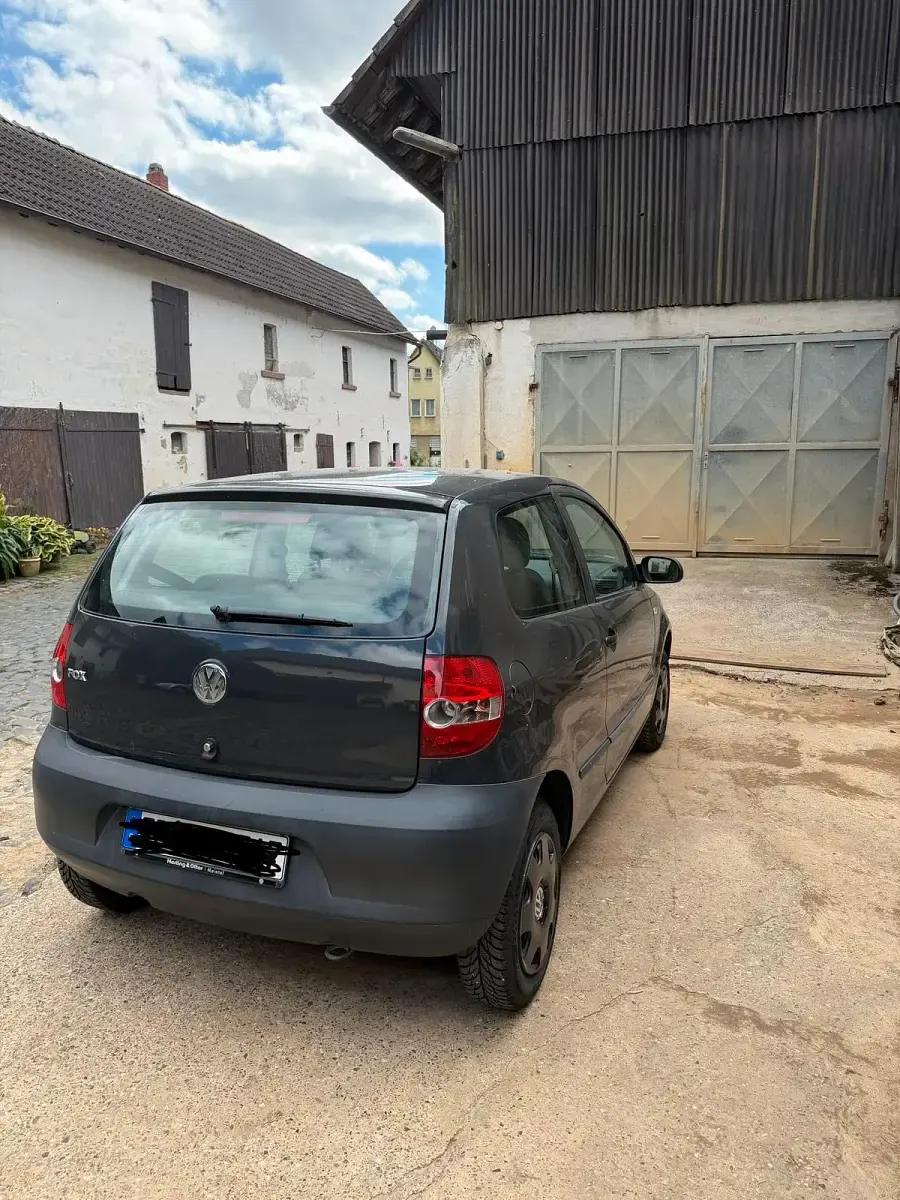 Gebraucht VW Fox 54 PS (39 kW) 2006 Schwarz Kleinwagen