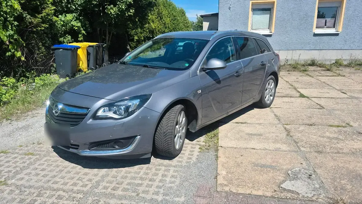 Gebraucht Opel Insignia 140 PS (102 kW) 2017 Grau Kombi