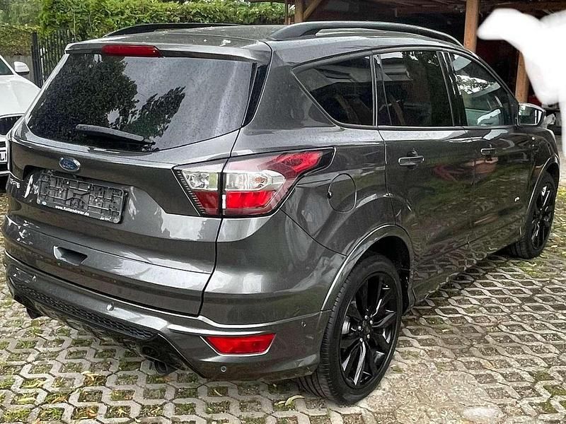 Gebraucht Ford Kuga ST-Line 150 PS (110 kW) 2017 Silber SUV
