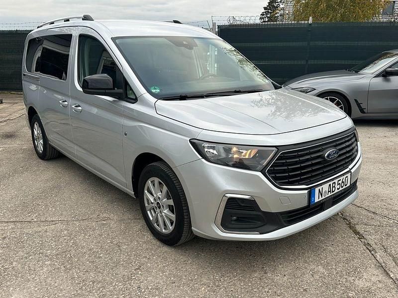 Silber Gebraucht 2022 Ford Tourneo Titanium Van / Kleinbus | 18.300 € (Etwas zu teuer) - Bild 1/4