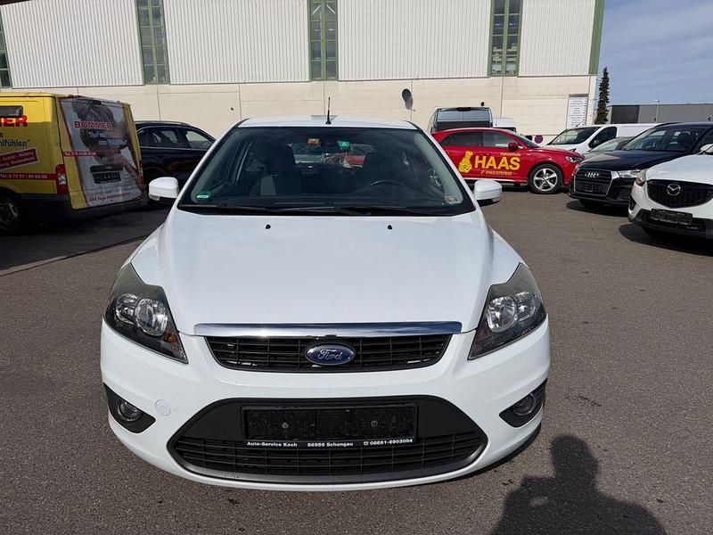Gebraucht Ford Focus Style 125 PS (91 kW) 2010 Weiß Kleinwagen
