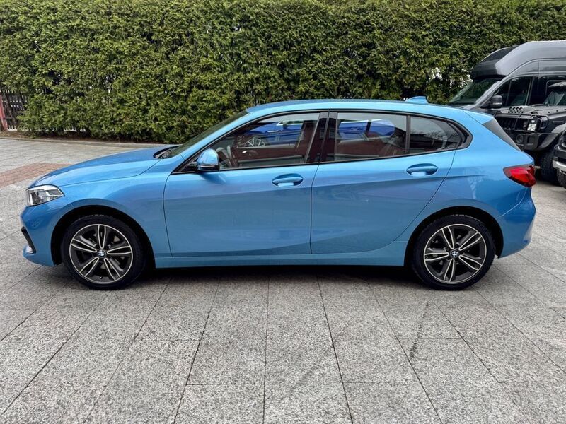 Blau Gebraucht 2020 BMW 116 Sport Line Kleinwagen | 15.980 € (Guter Preis) - Bild 1/4