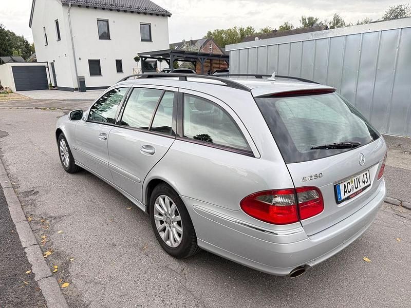 Gebraucht Mercedes E230 204 PS (150 kW) 2007 Silber Limousine