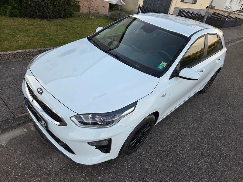 Gebraucht Kia Ceed 99 PS (72 kW) 2019 Weiß Kleinwagen