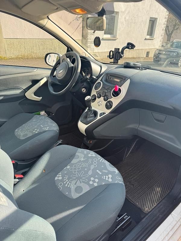 Gebraucht Ford Ka 69 PS (50 kW) 2011 Weiß Kleinwagen