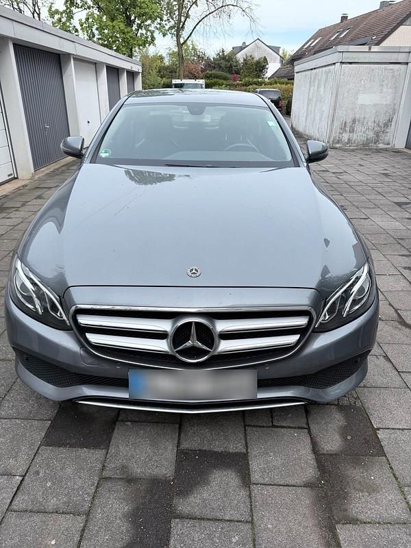 Gebraucht Mercedes E220 Avantgarde 194 PS (142 kW) 2018 Silber Limousine