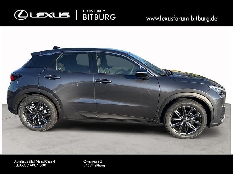 Neu Lexus LBX 136 PS (100 kW) 2026 Grau SUV