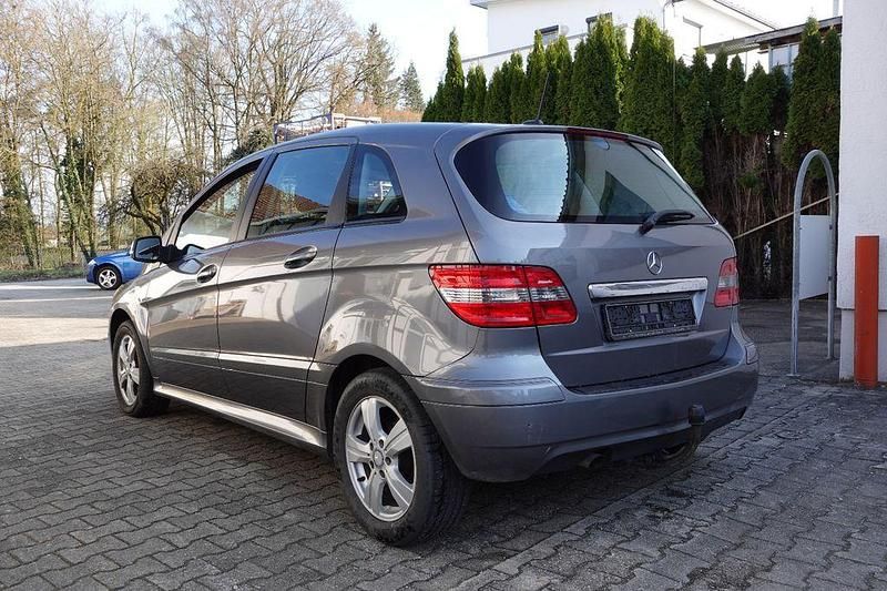 Gebraucht Mercedes B180 116 PS (85 kW) 2009 Grau Van / Kleinbus