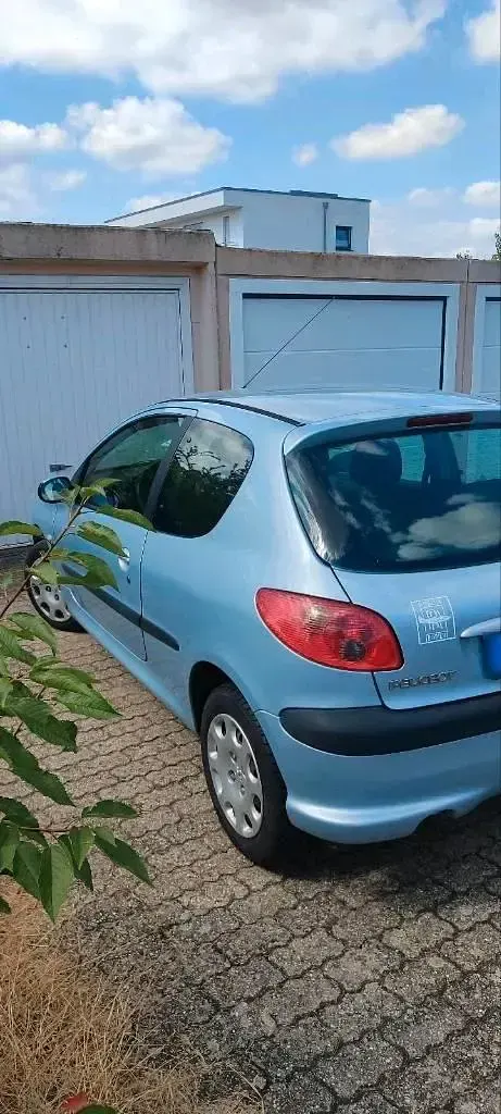 Gebraucht Peugeot 206 60 PS (44 kW) 2002 Silber Kleinwagen