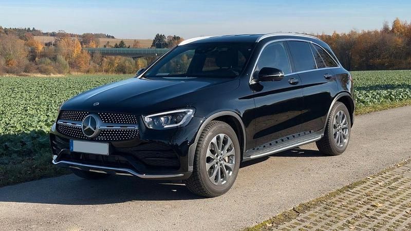 Schwarz Gebraucht 2020 Mercedes GLC300 AMG SUV | 39.980 € (Fairer Preis) - Bild 1/4