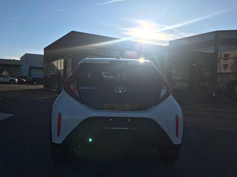 Neu Toyota Aygo X Business Edition 72 PS (52 kW) 2025 Weiß SUV