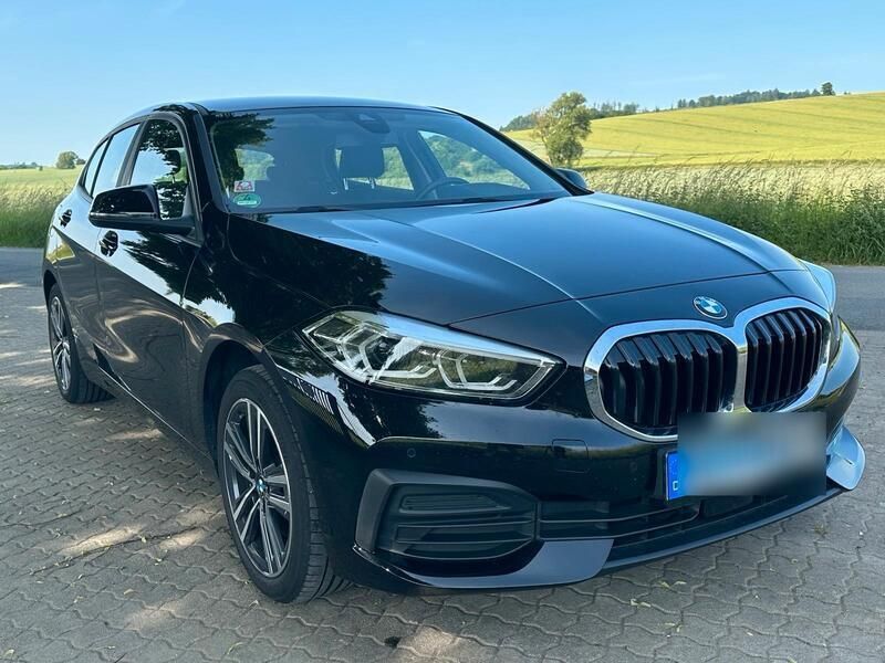 Schwarz Gebraucht 2022 BMW 118 Kleinwagen | 21.300 € (Fairer Preis) - Bild 1/4