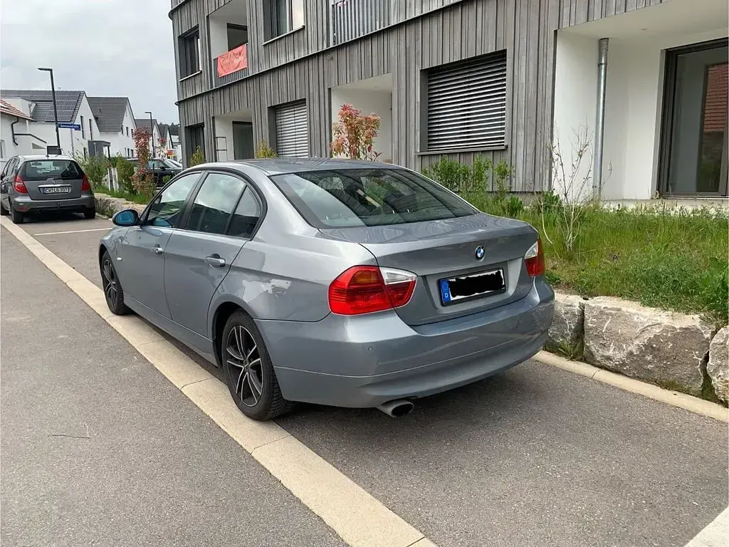 Gebraucht BMW 318 143 PS (105 kW) 2008 Grau Limousine