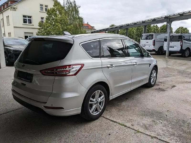 Gebraucht Ford S-MAX Titanium 150 PS (110 kW) 2021 Polarsilber metallic (metallic) Van / Kleinbus