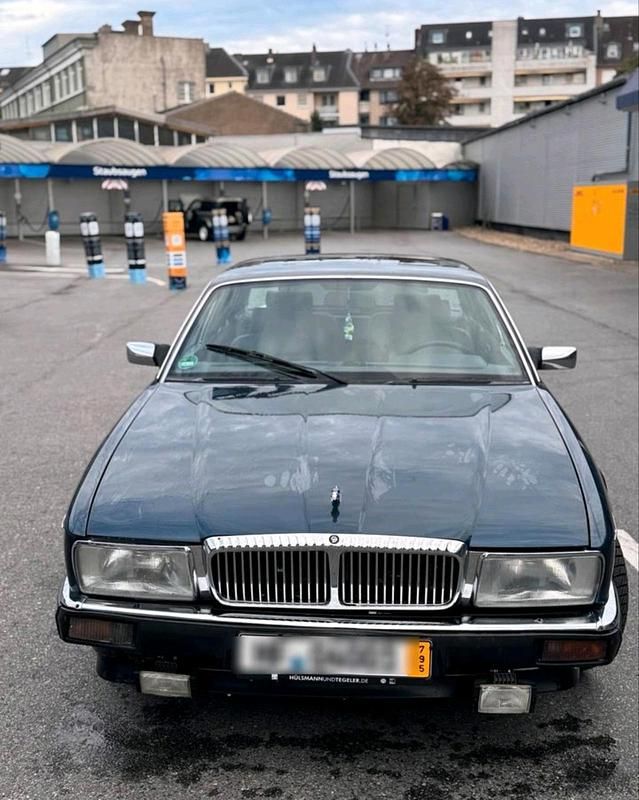 Blau Gebraucht 1990 Jaguar XJ40 Limousine | 4.999 € - Bild 1/4